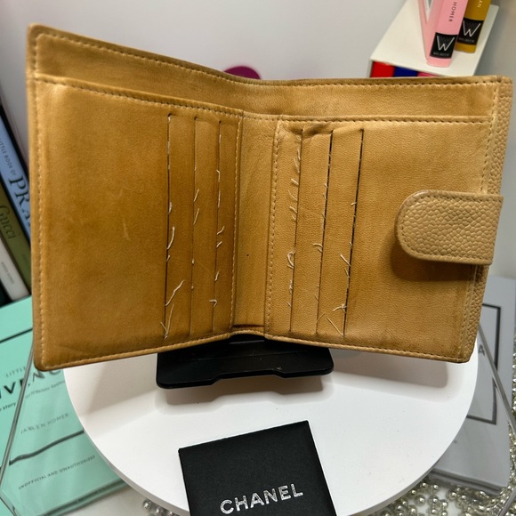 Chanel Pebbled Caviar Beige leather Compact Wallet - Good Condition - Picture 3 of 5
